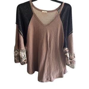 HUMMINGBIRD Boho waffle knit dramatic sheer animal print 3/4 bell sleeves sz L